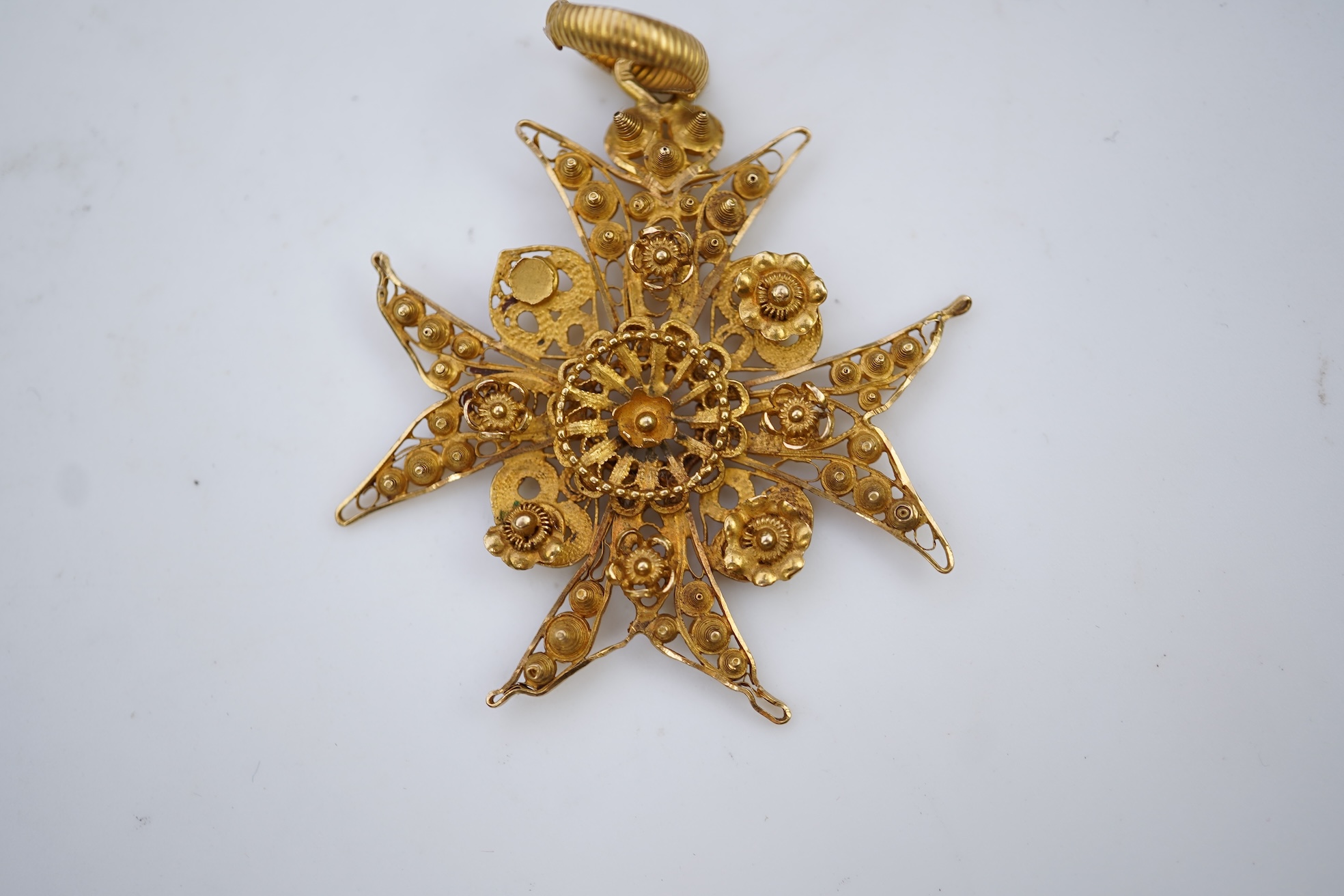 A Victorian gold pendant, 1830s